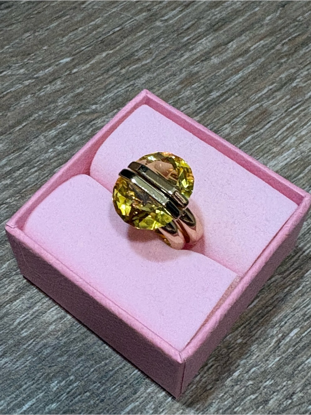 Swarovski Yellow Crystal magnetic ring